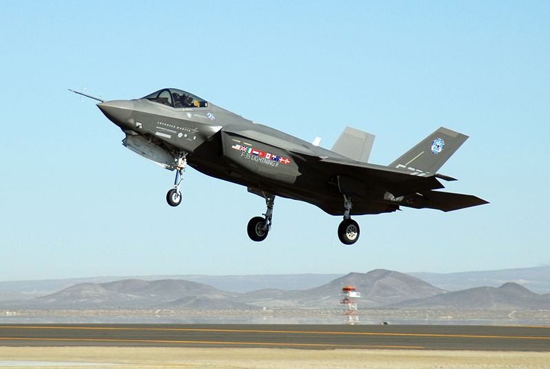 F35-in-timpul-testelor-foto-wikipedia